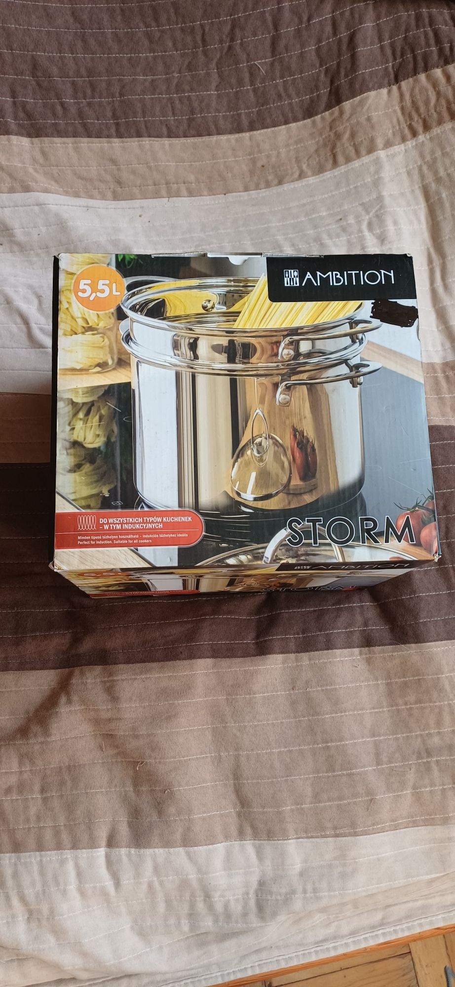 Garnek do gotowania makaronu i warzyw 5,5 l nieużywany.