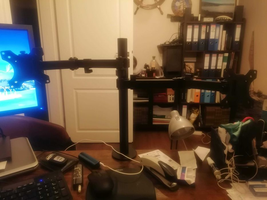 Podwójny uchwyt na dwa monitory