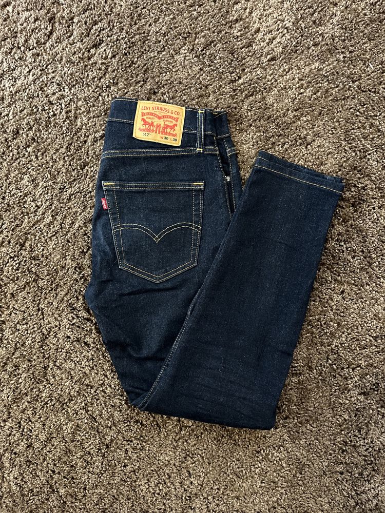 Джинси темно сині Levis slim taper