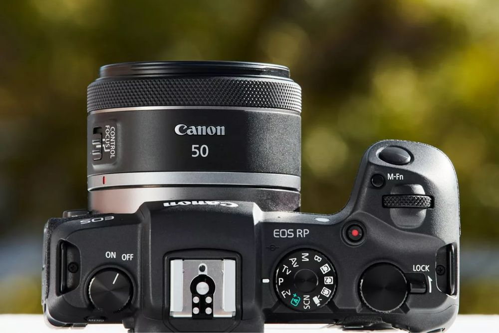 Фотоапарат Canon EOS R8 body + обєктив RF 50mm f/1.8 STM