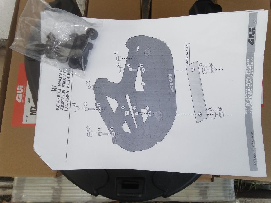 M7 płyta GIVI plastykowa czarna MONOKEY , na stelaże - NOWA