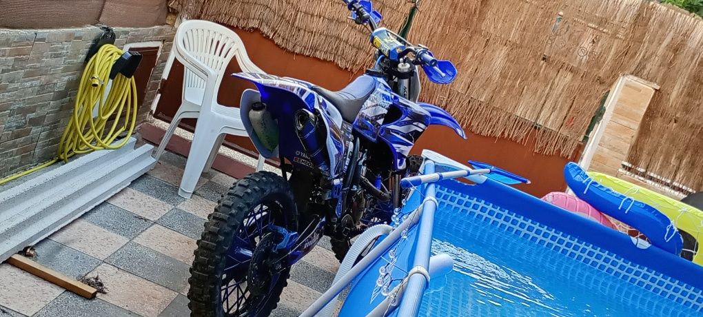 Wr 400F matriculada