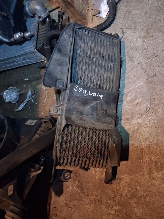 Радиатор охлаждения акпп коробки Toyota Sequoia