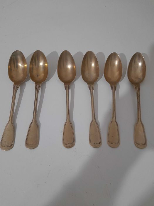 Seis colheres de Alpaca com três contrastes.