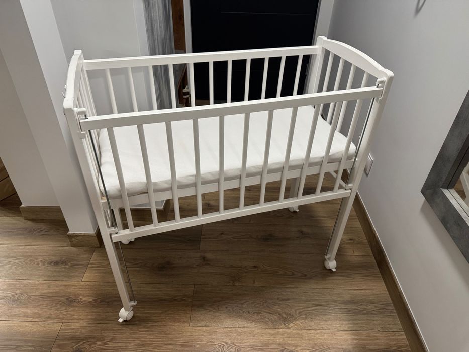Łóżeczko na kółkach | Dostawka 40 x 90 cm | KOŁA MATERAC | 90x40 Białe