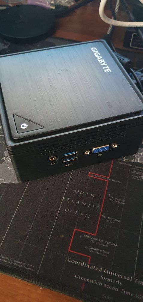 mini komputer Gigabyte BRIX 4 rdzenie, 8 GB ram, 128 GB SDD, WIFI