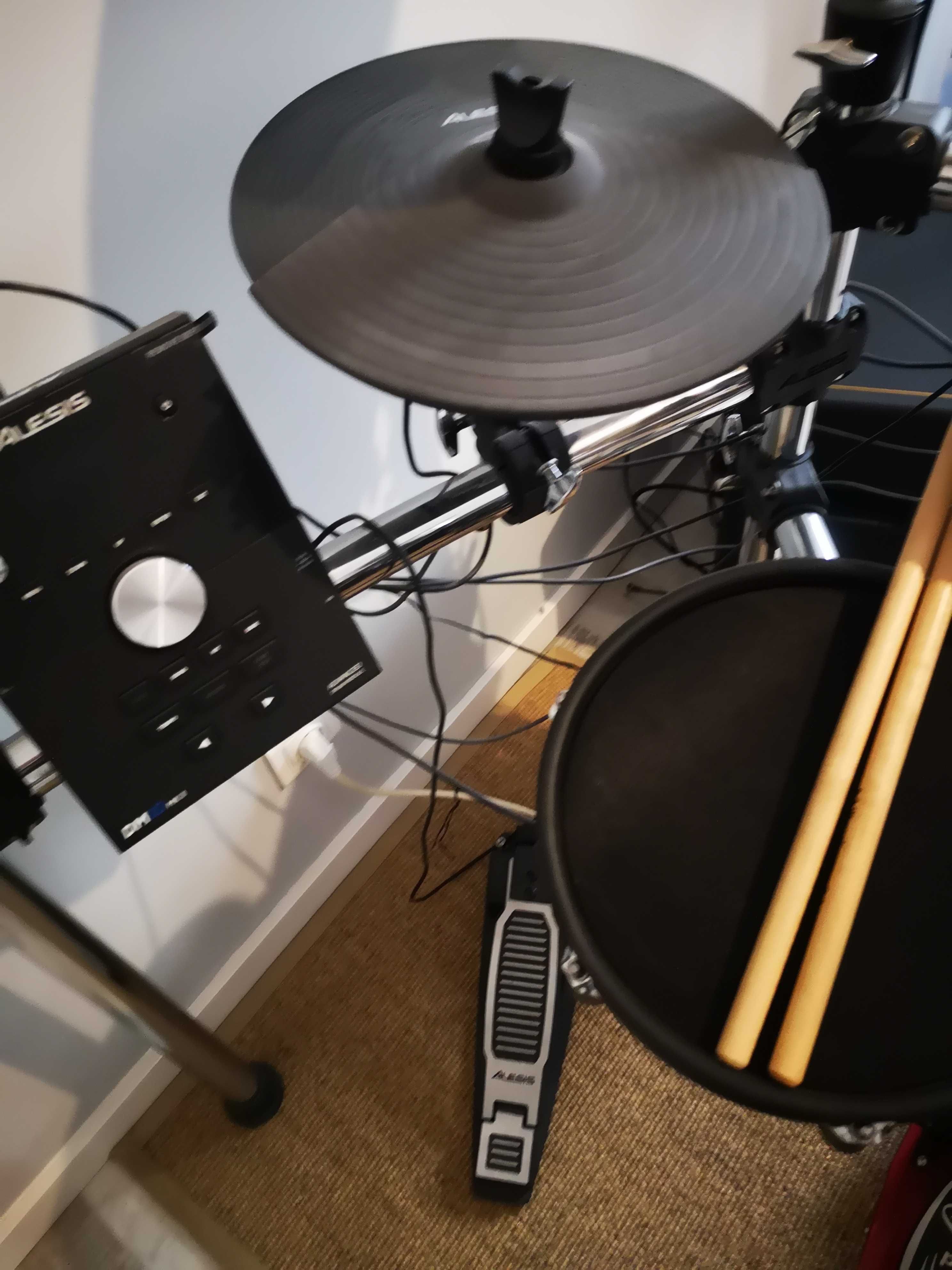 Bateria Alesis DM10 MKII Studio Mesh