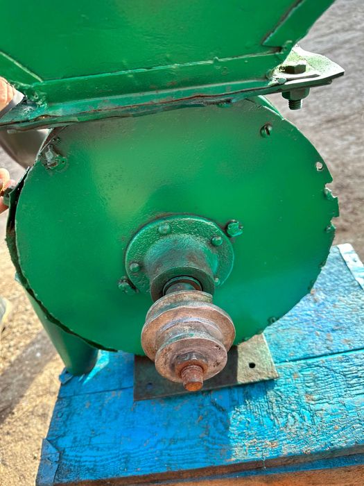 Хозяйственная зернодробилка ДКУ