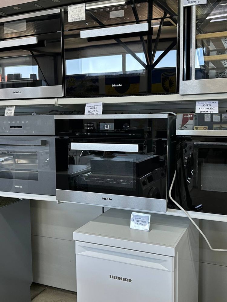 Вбудована комбі мікрохвильова піч Miele DGM 6401 СВЧ + пароварка