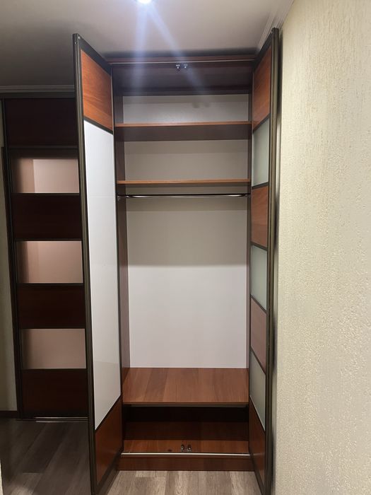 Шафа двохдверна в прихожу