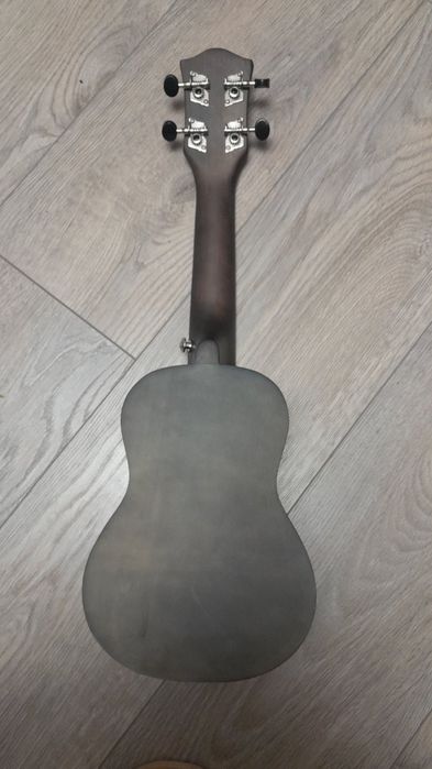 Продам укулеле з чохлом