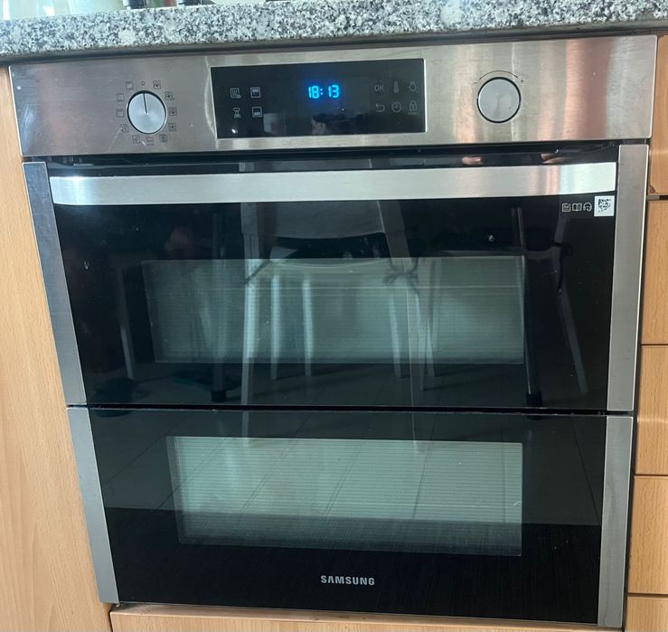 NV75N5671RS Forno Pirolítico Dual Cook Flex, 75L