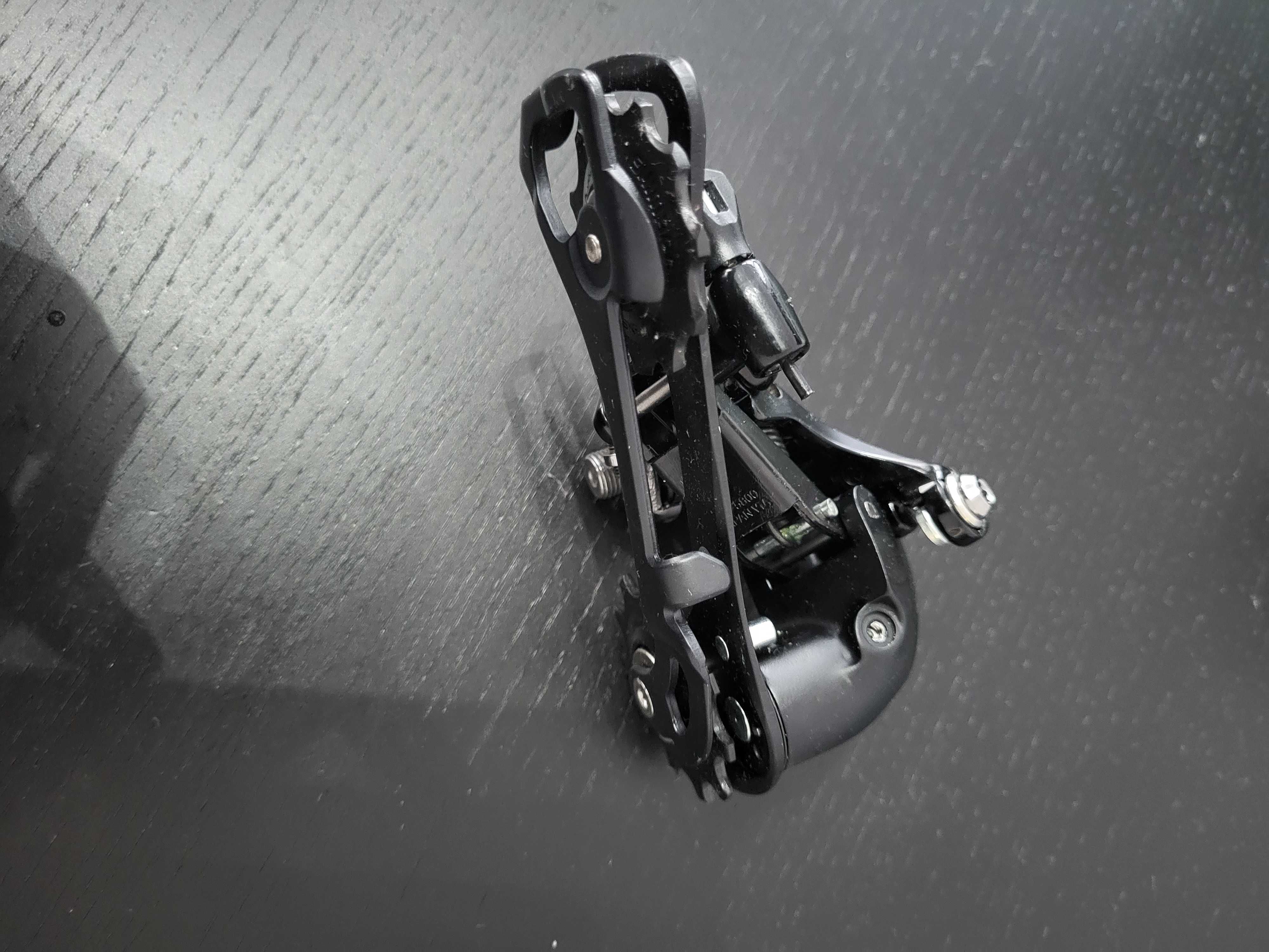 Przerzutka tylna Shimano 105 RD-5800-GS średni wózek 11-rz. czarna