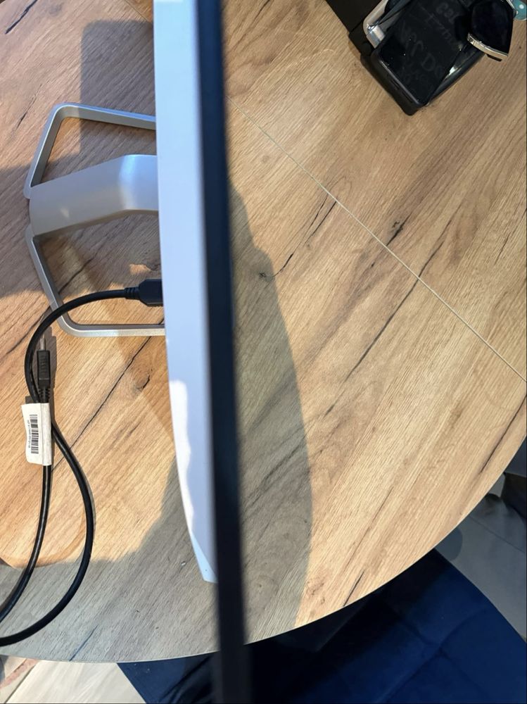 Monitor HP 24fw.