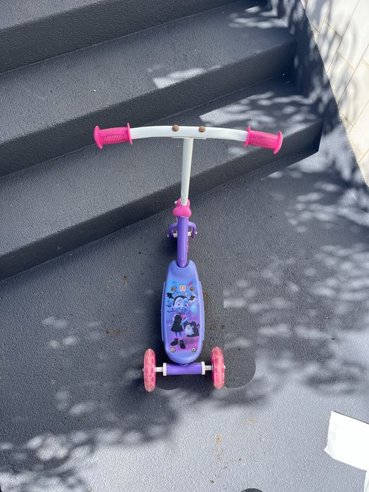 Trotineta vampirina 2 a 4 anos