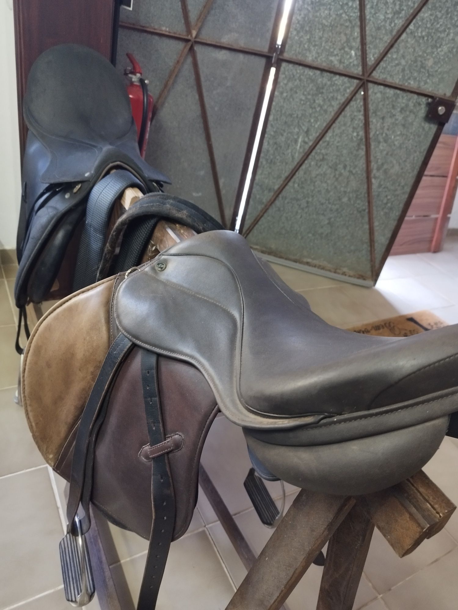 Vendo sela em  bom estado,  mas não temos mais cavalos