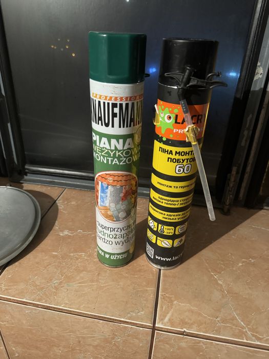 Продам два балони монтажної піни клей піна монтажна
