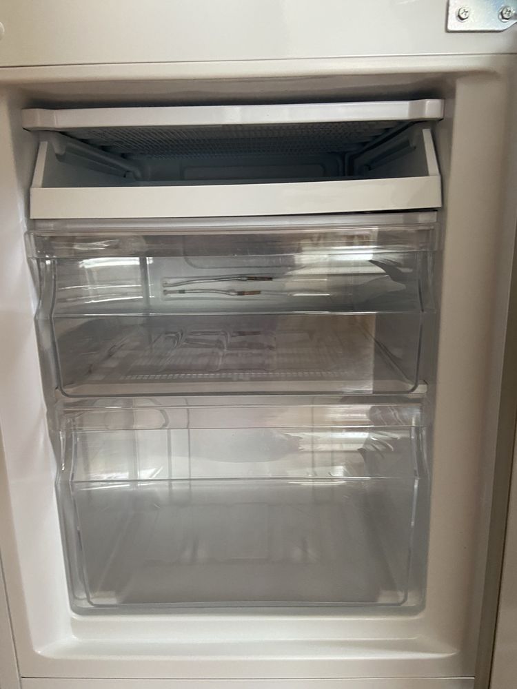 Frigorífico Combinado KUNFT KC6455 - Estático - 143 cm - 175 L