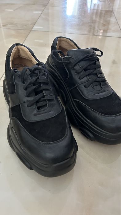 Масивні шкіряні кросівки