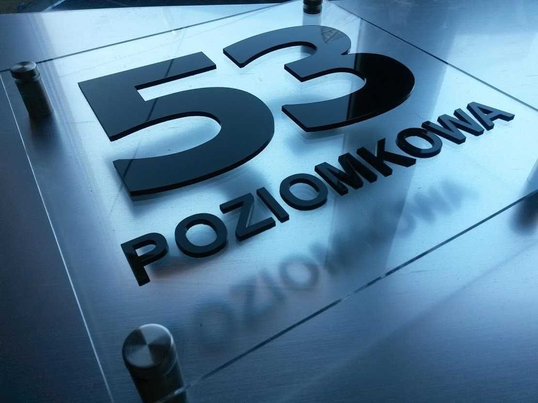 Tabliczka tablica na dom z numerem i nazwą ulicy grawerowana laserem