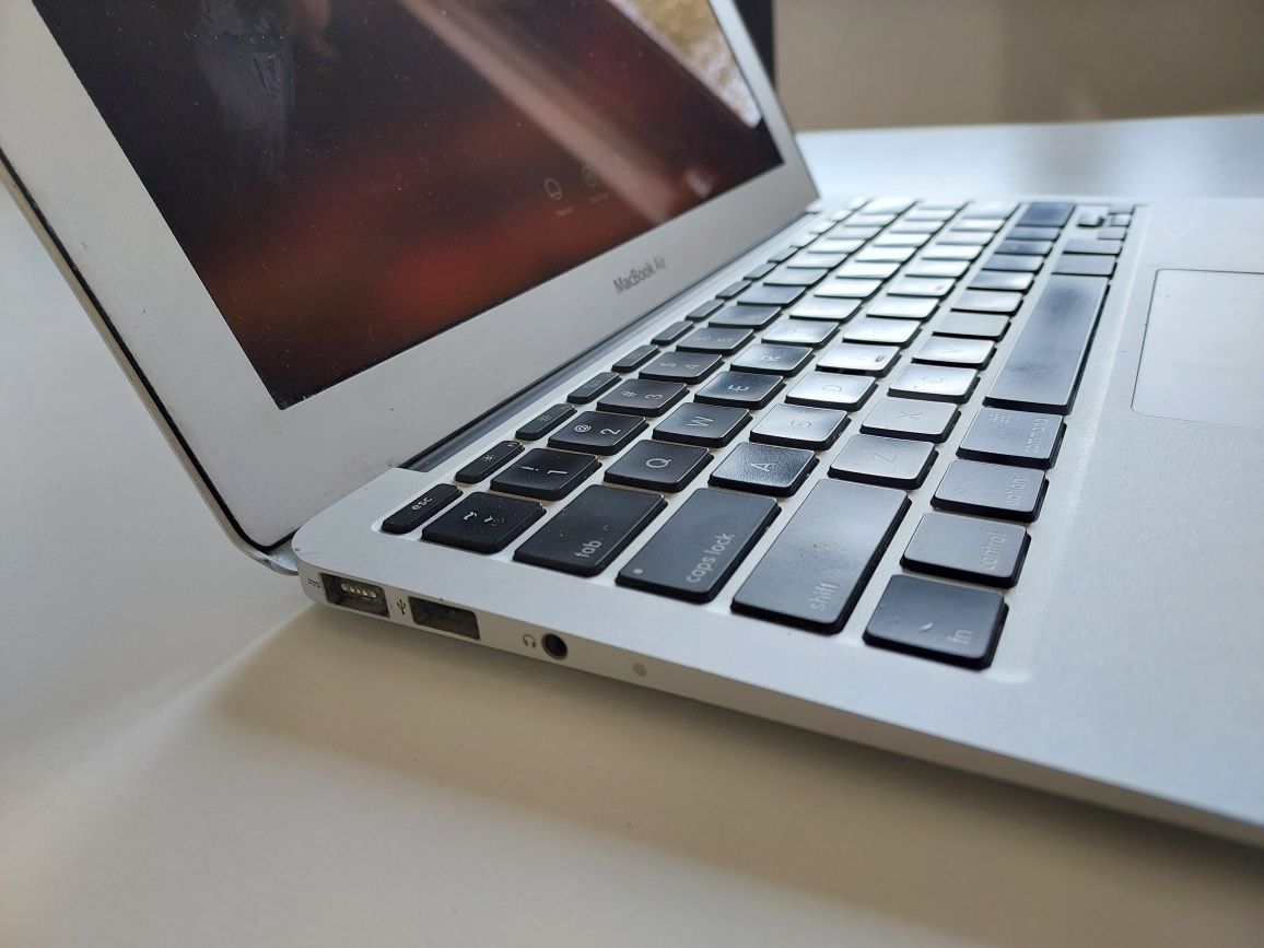 MacBook air i5 11"