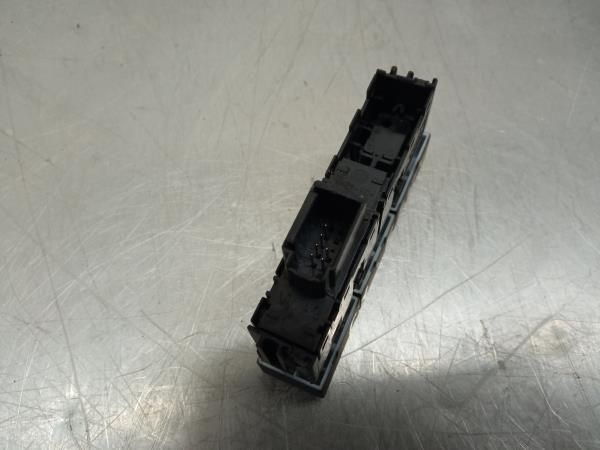 Comando / botão / interruptor multifunções SEAT Ibiza V (KJ1)