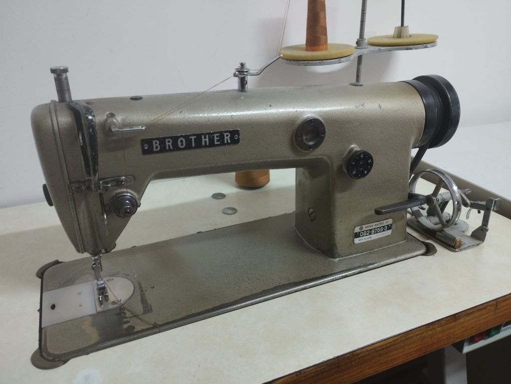 Máquina de costura industrial
