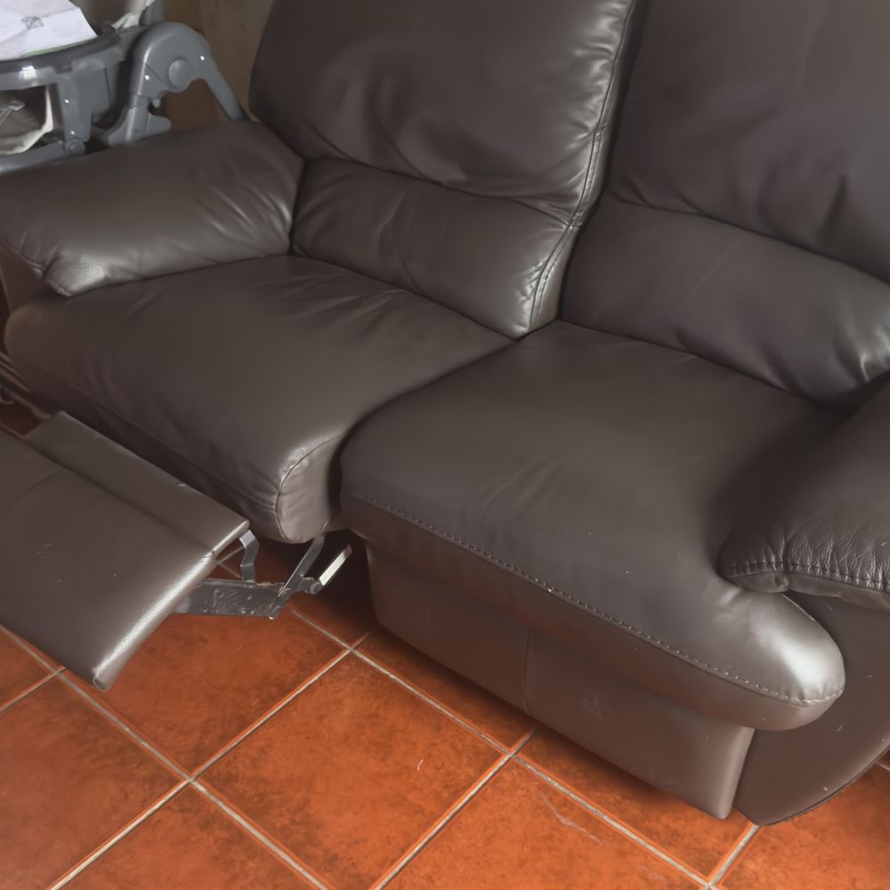 Sofa em pele 3 lugares