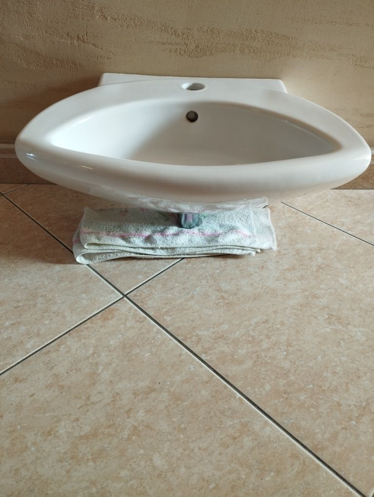 Umywalka mała używana