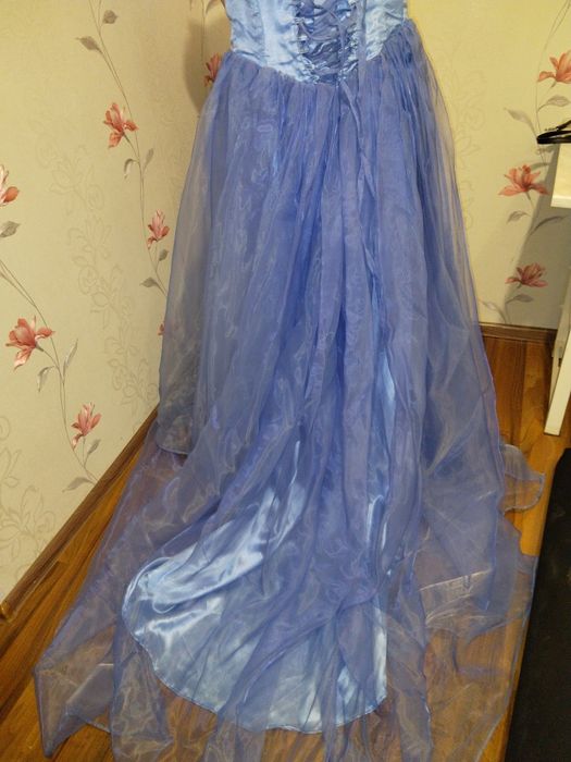 Продам королевское платье со шлейфом