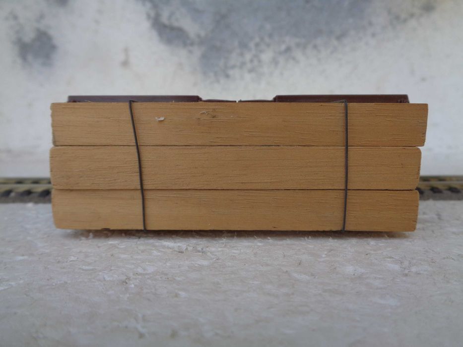 1:87 PIKO Vagão de mercadorias com carga em madeira