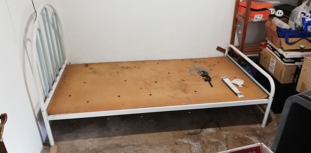 Cama + colchão + estrado