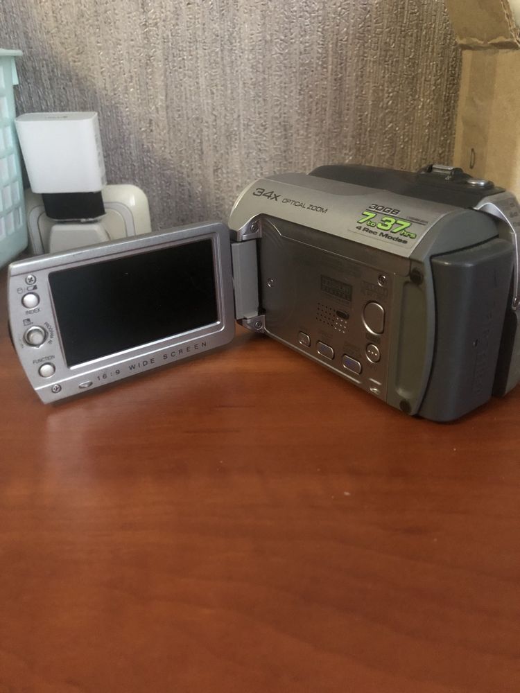 Видеокамера JVC GZ-MG130EZ