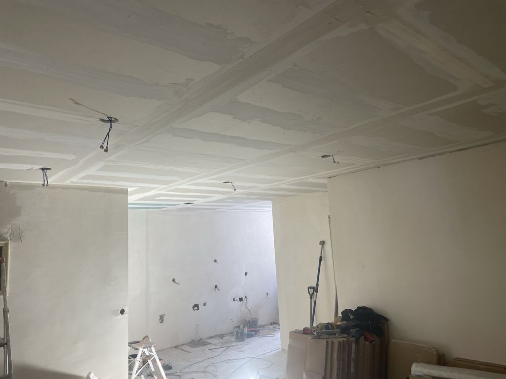 Pladur , pintura , e outros  remodelaçao geral .