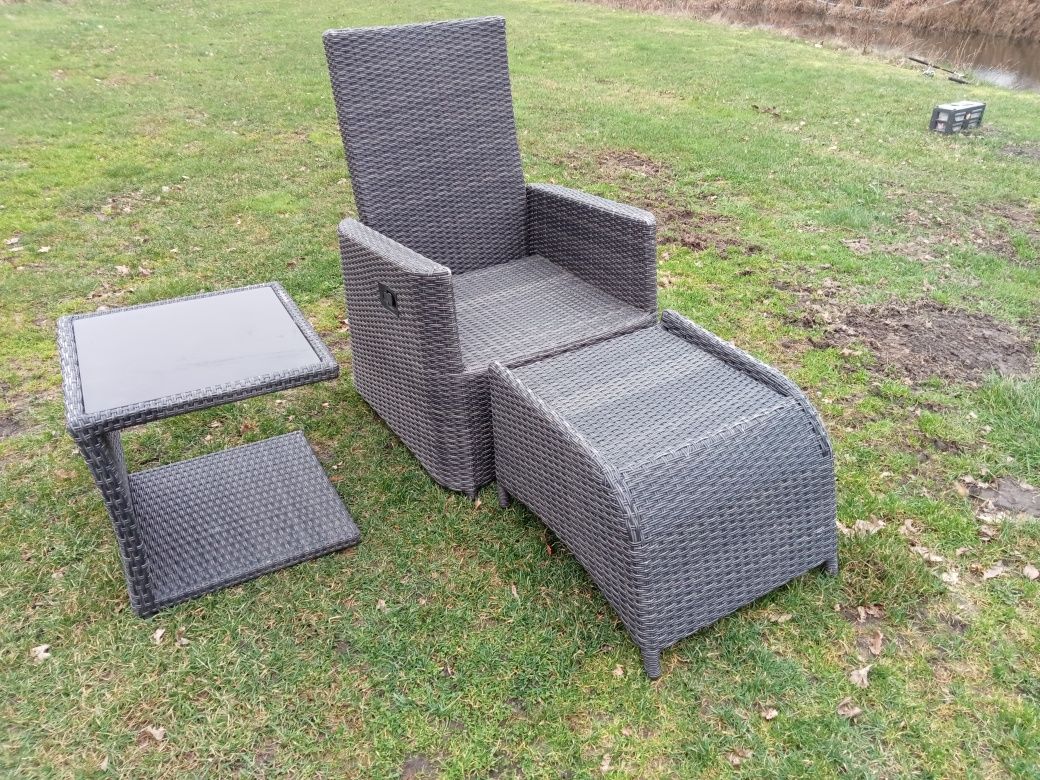 Technorattan duży rozkładany fotel stolik podnóżek szary zestaw