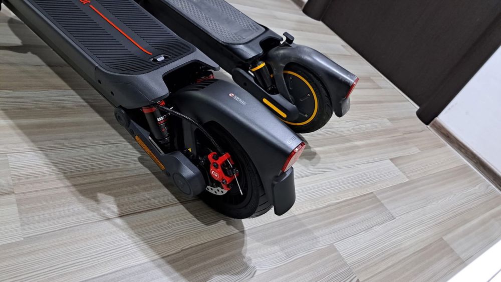 Dois Trotinetes Segway