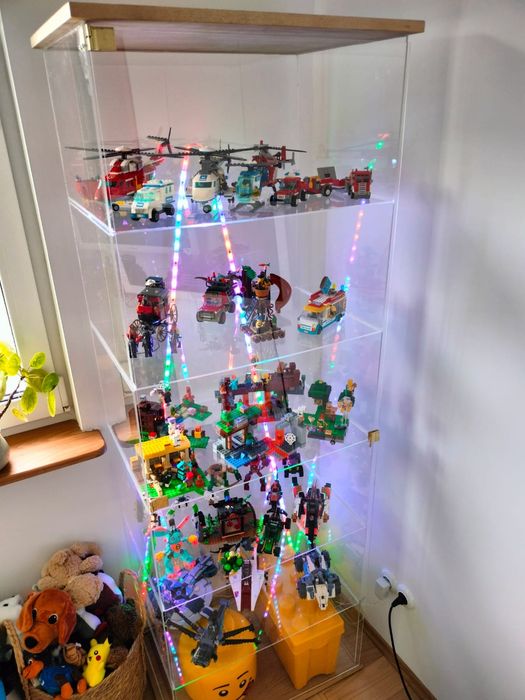 Witryna z plexi,  podświetlana RGB