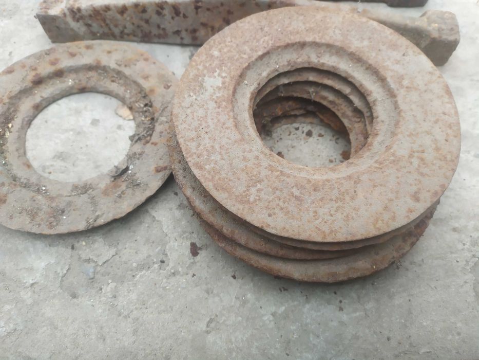 Плиты чугунные для печки , круги и колосники.