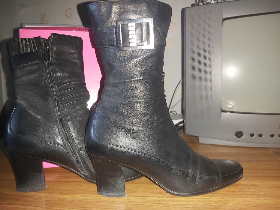 Продаються осінньо-весняні шкіряні ботіночки 37р.недорого