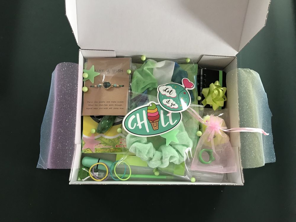 Duży zielony mystery box, tie dye, pierścionek, scrunchie,squishy