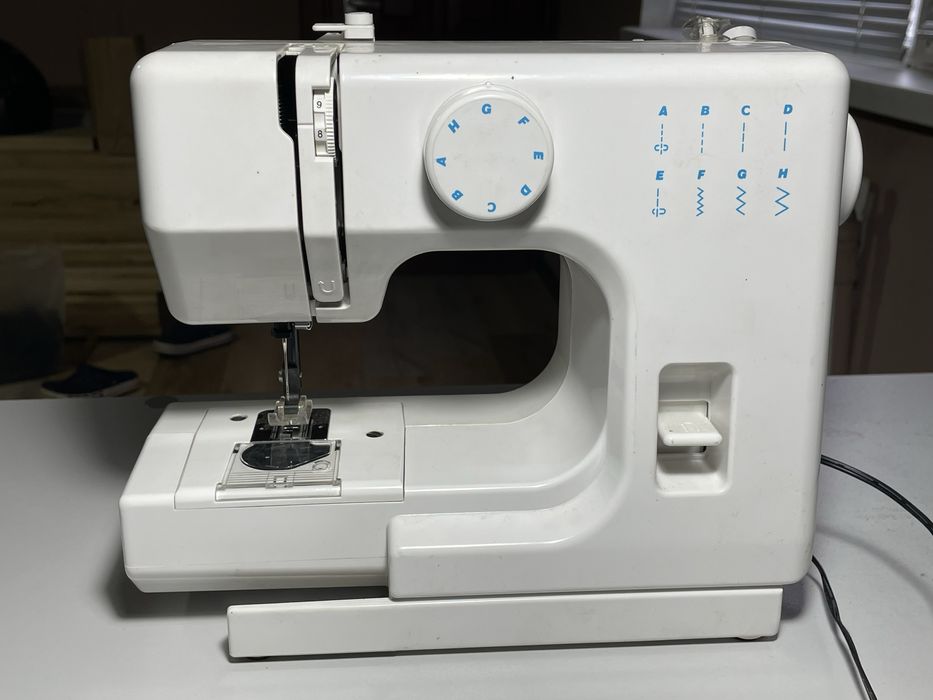 Швейная машинка •Tesco Mini Sewing Machine MSM 10