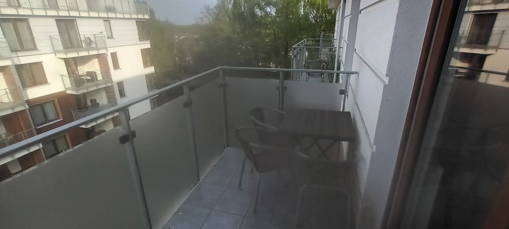 Reklama na samochód,oklejanie busów witryn,projekty,montaż cala Polska