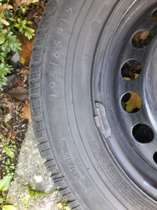 4 koła zimowe vw golf 195/65 R15 plus kołpaki