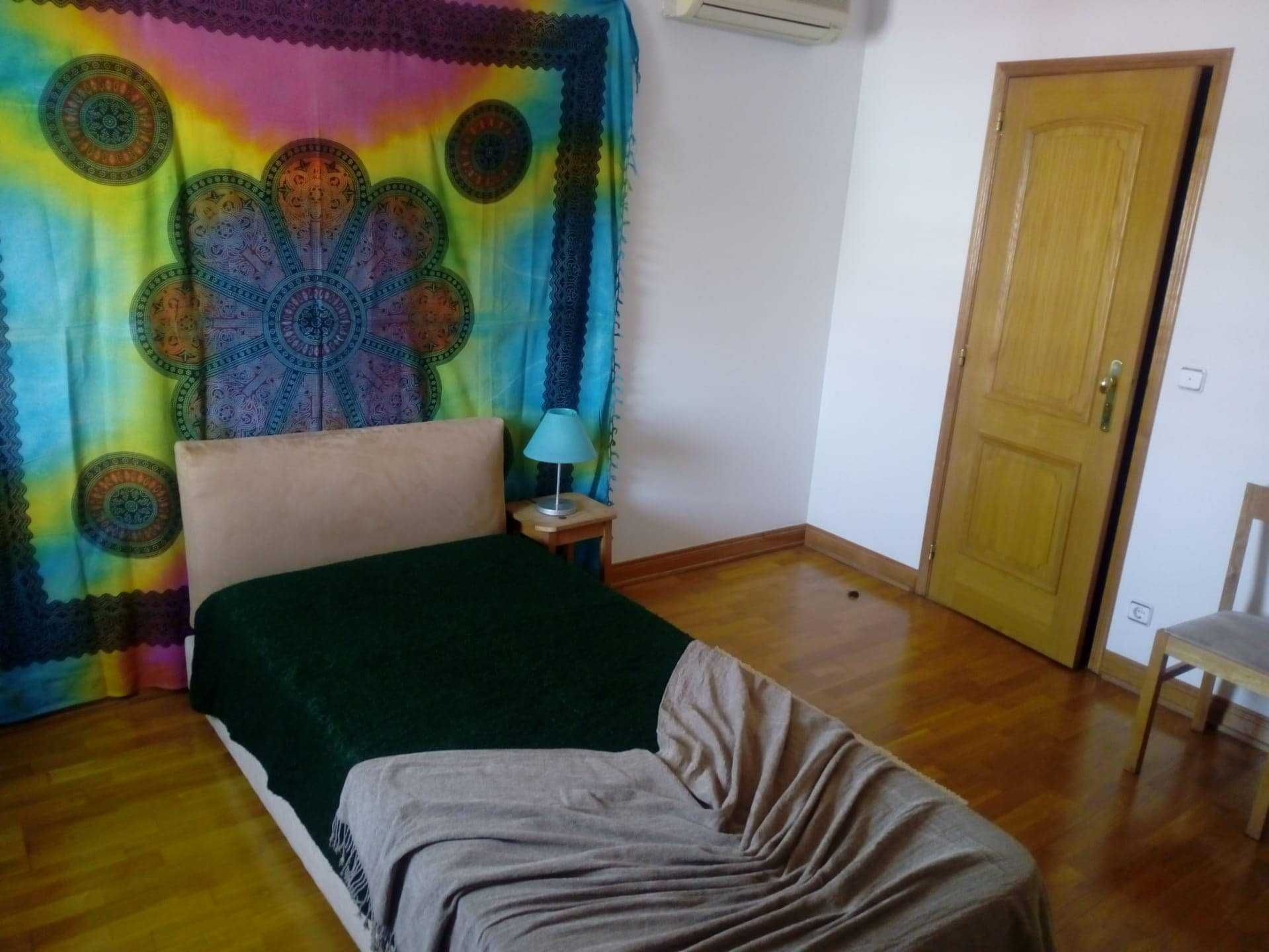 Alugo 2 quartos individuais a estudantes do sexo masculino
