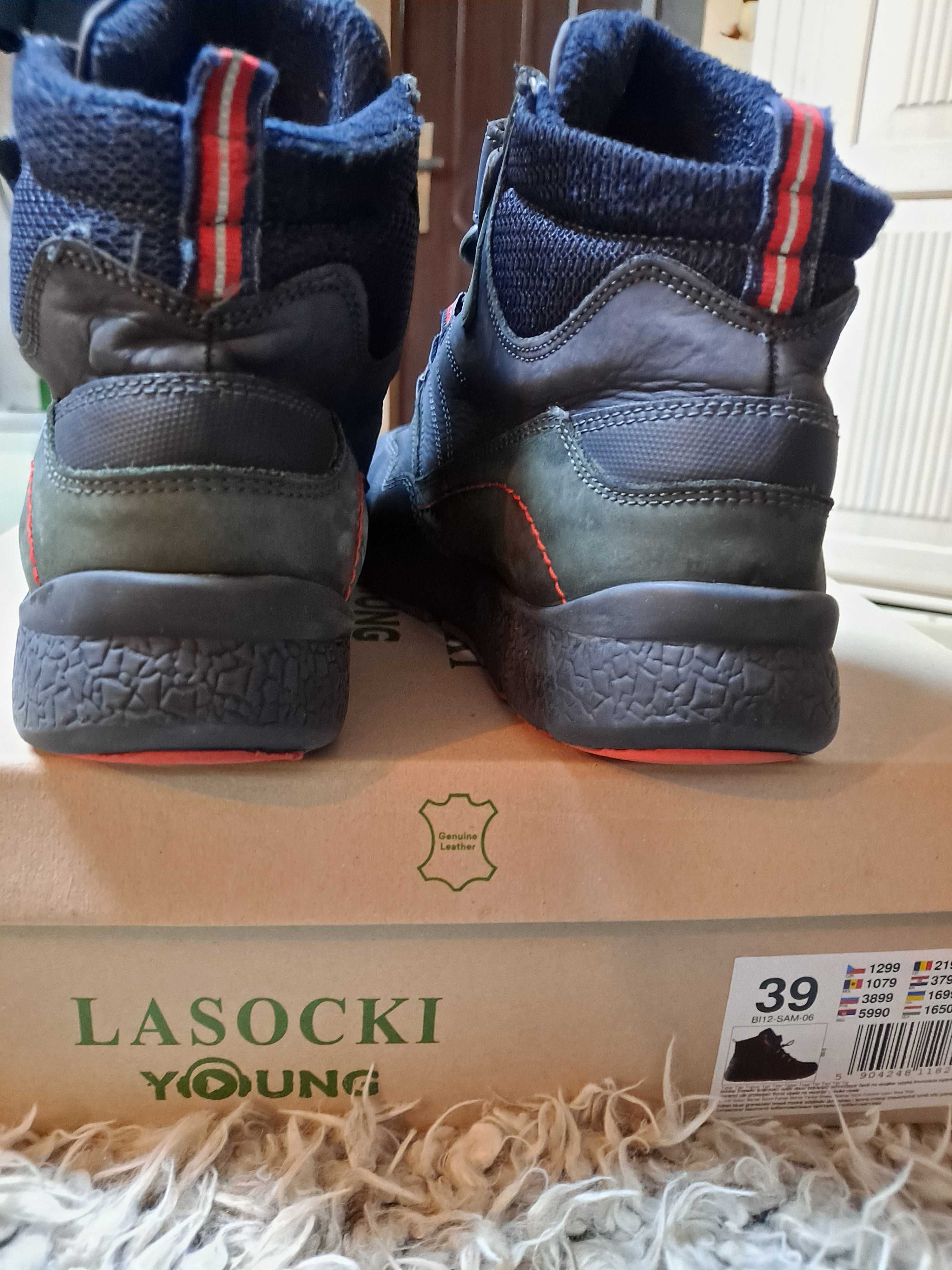 Buty zimowe chłopięce.
