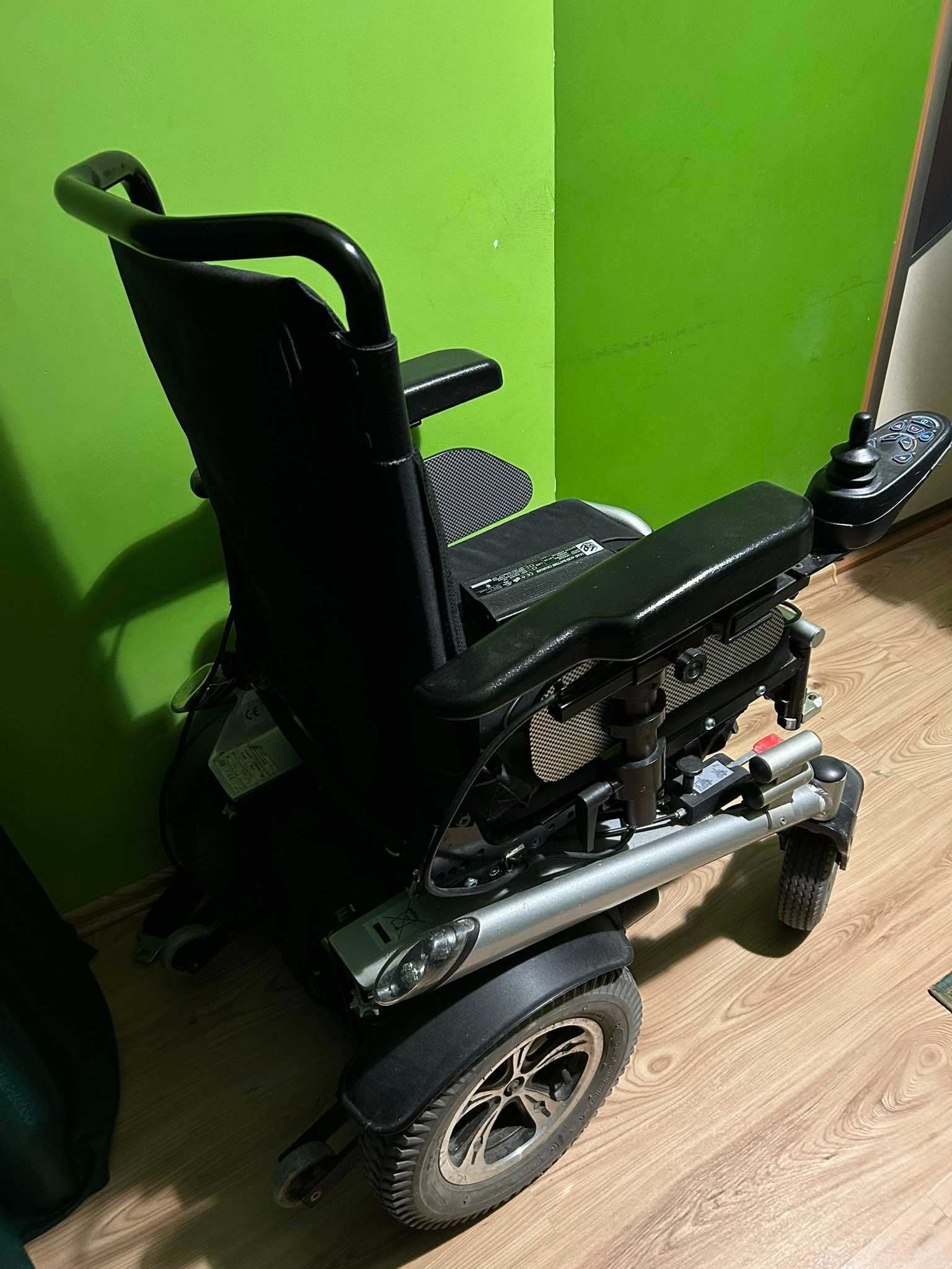 Wózek inwalidzki o napędzie elektrycznym Vitalcare PCBL1600 Modern16''