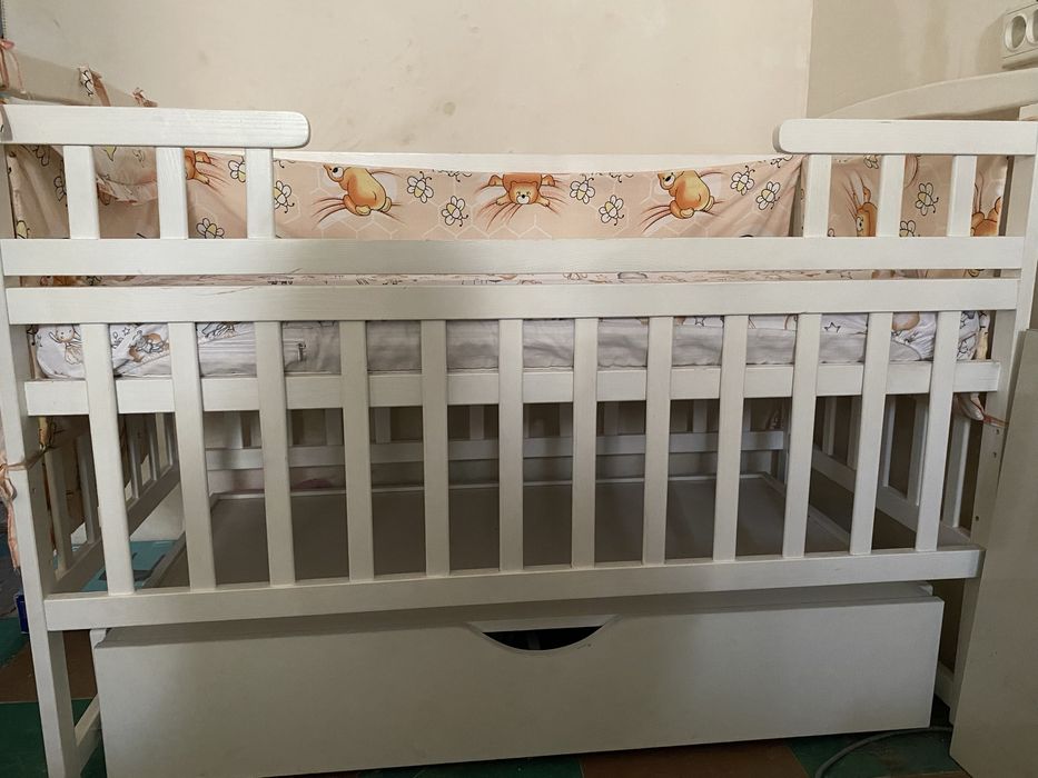 Детская кровать на маятниках+ матрас+постельный комплект