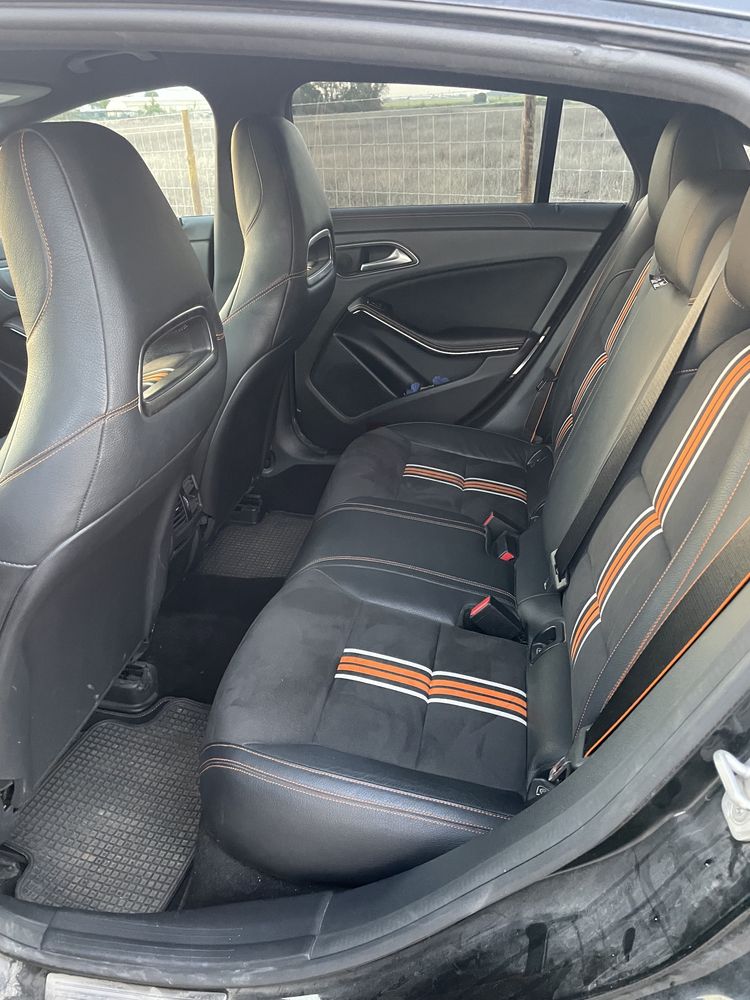 Mercedes-Benz Cla 220d orange art