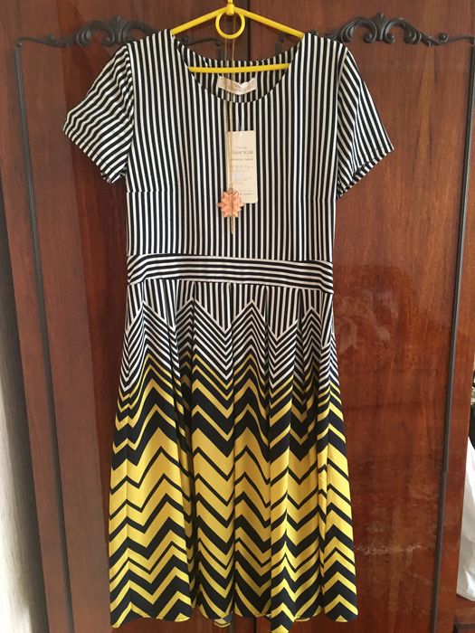 Костюм , платья женские 48-50