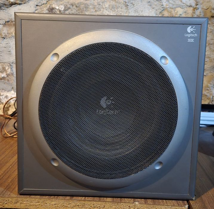 subwoofer do sistema de colunas Logitech Z-680 THX.